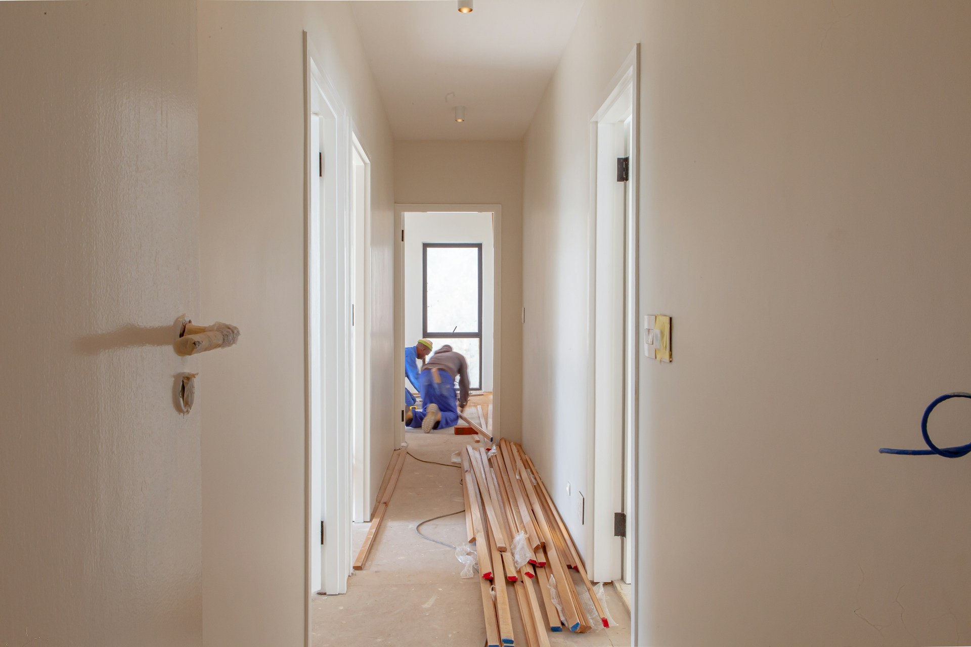 Verbouwen met een strak budget: zo plan je de onverwachte kosten van badkamer en installaties